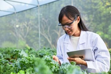 female biologist