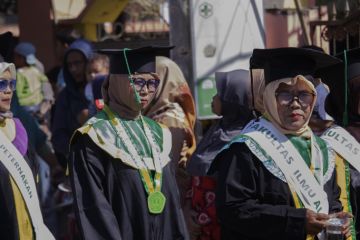 People celebrate their education graduation.