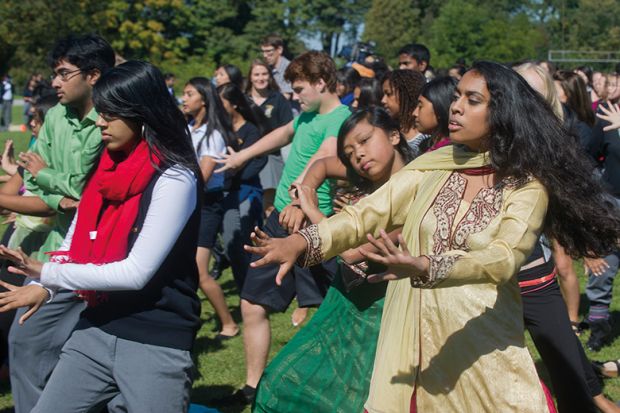 Bollywood dancers