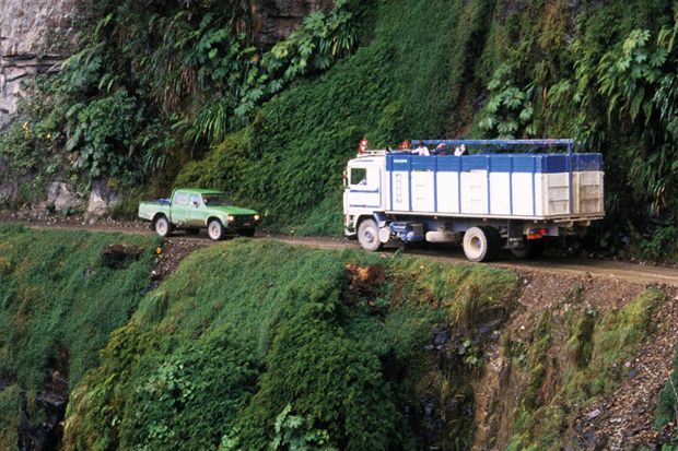 Cars confront on thin Andes road