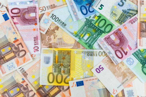 euro banknotes