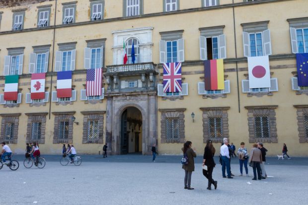 G7 flags