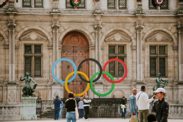 Olympic rings in front of the Hôtel de Ville in Spring 2023