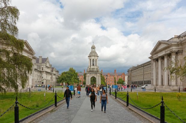 DUBLIN, Ireland, Trinity College entrance walkway