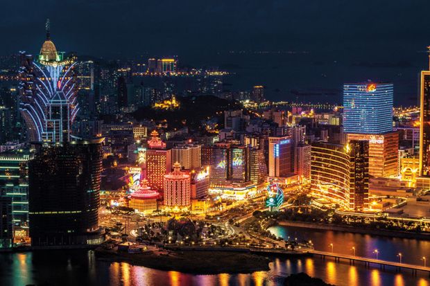 macau-at-night