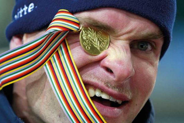 medal-eye-squint