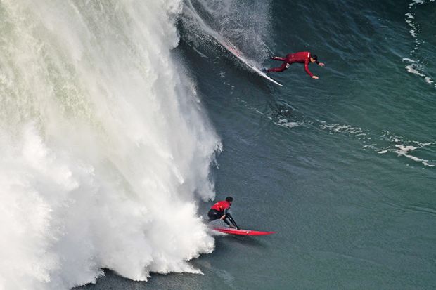 surfers compete