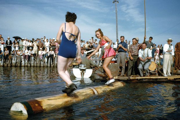 women-on-log